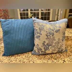 Throw pillows set approx 16x16”